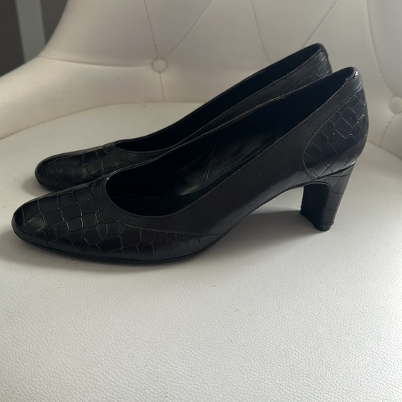 Vaneli black crocodile pumps - Picture 2 of 5